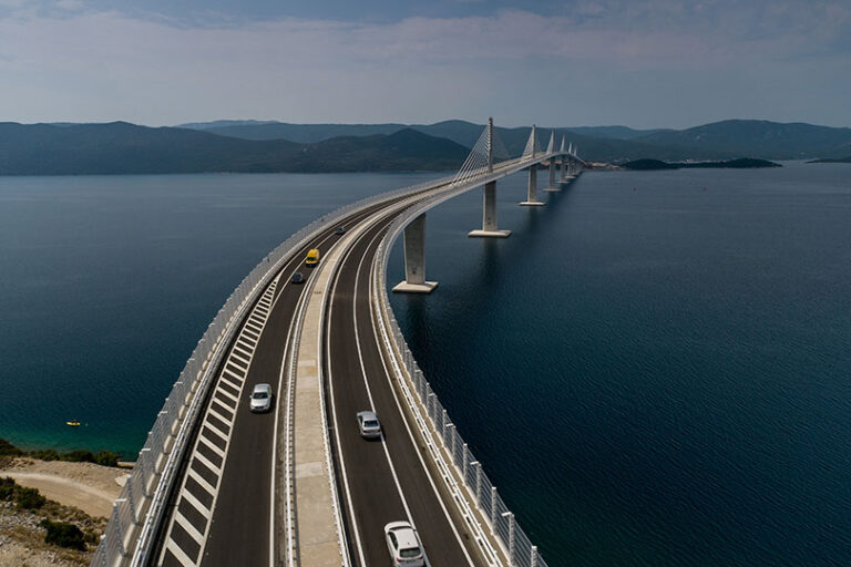 Nakon 3 mjeseca: Koliko je vozila prešlo preko Pelješkog mosta i za koliko je pao promet kroz Neum?